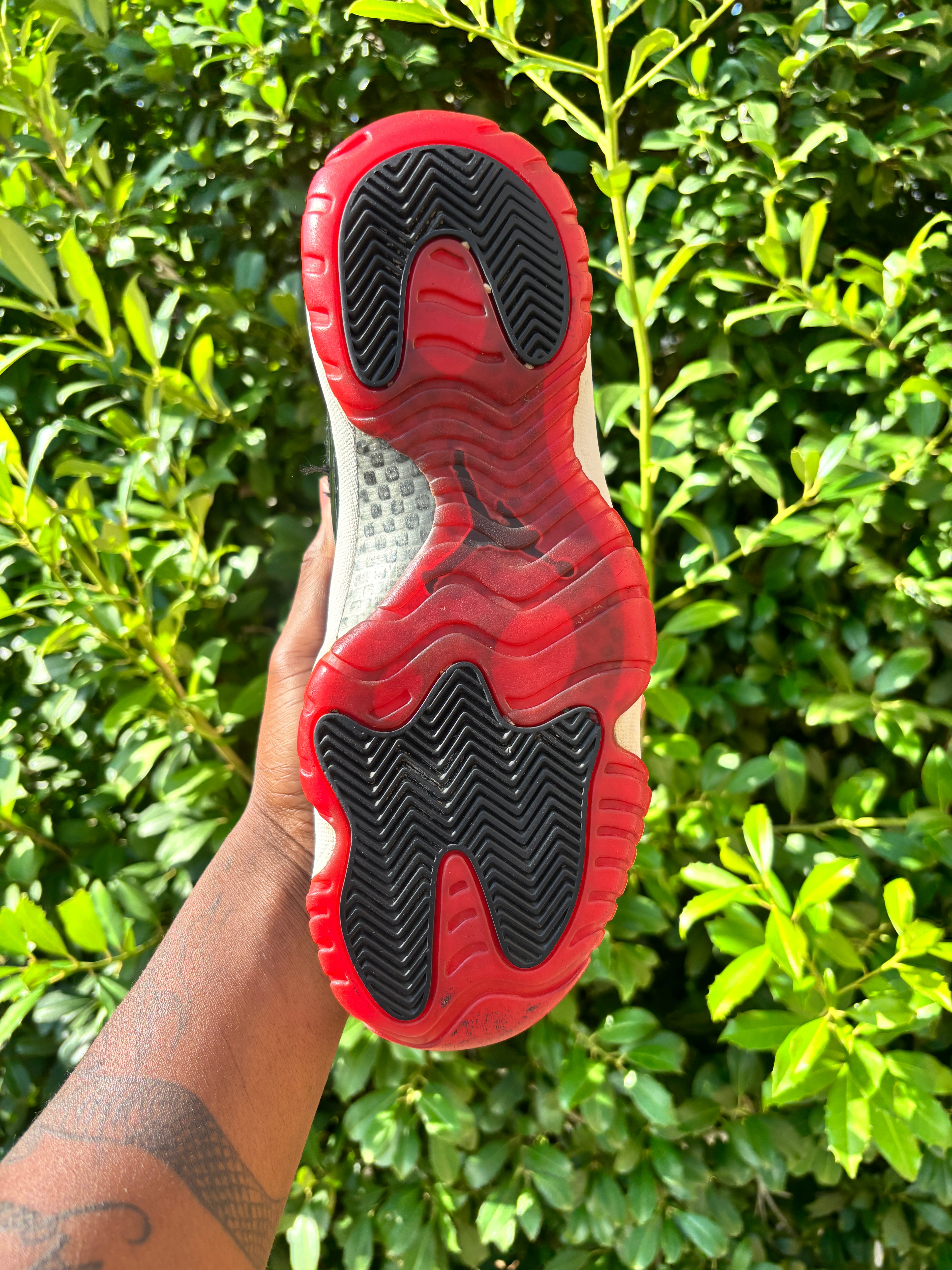 BRED AJ11 SIZE 8.5