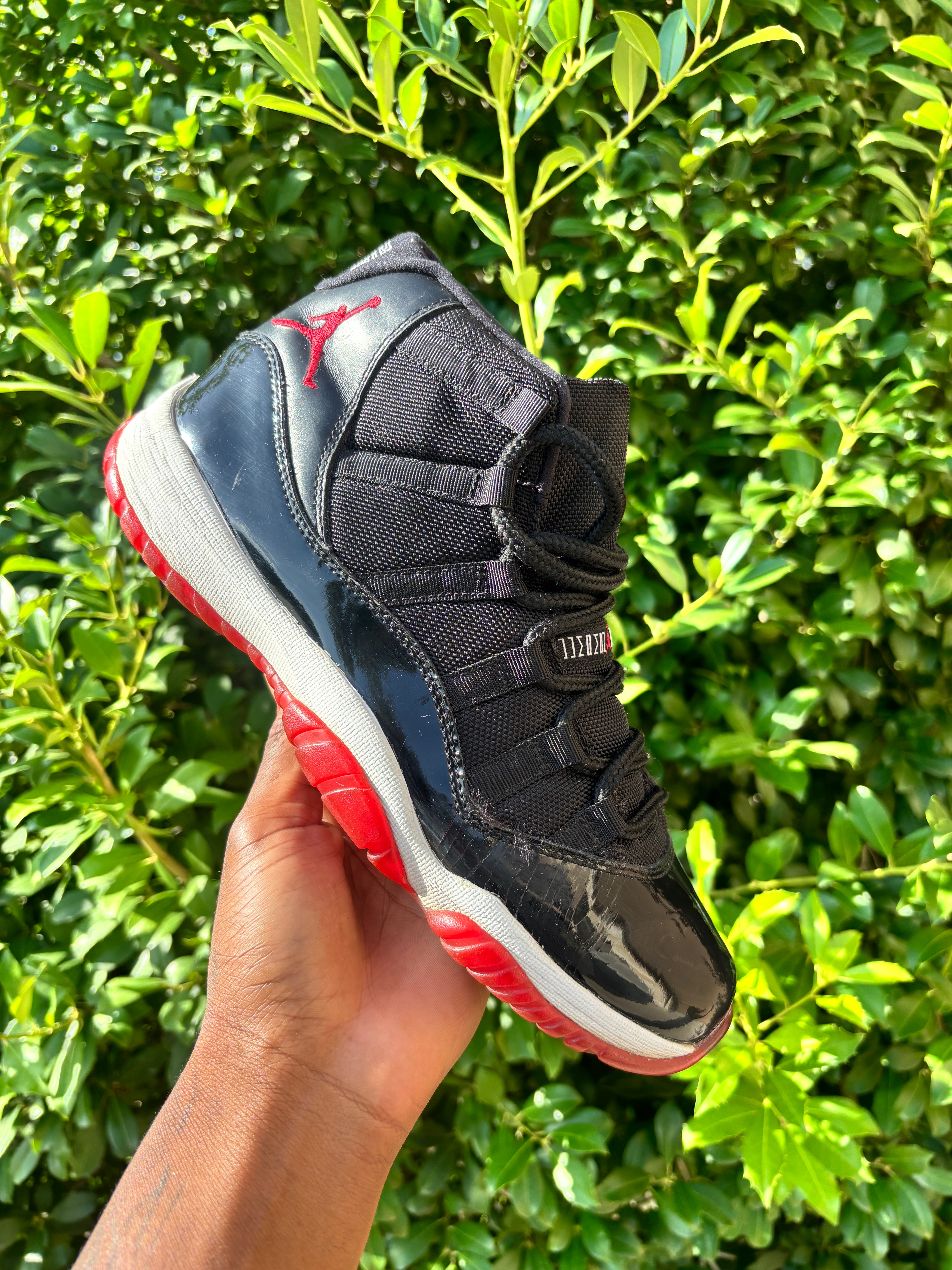 BRED AJ11 SIZE 8.5