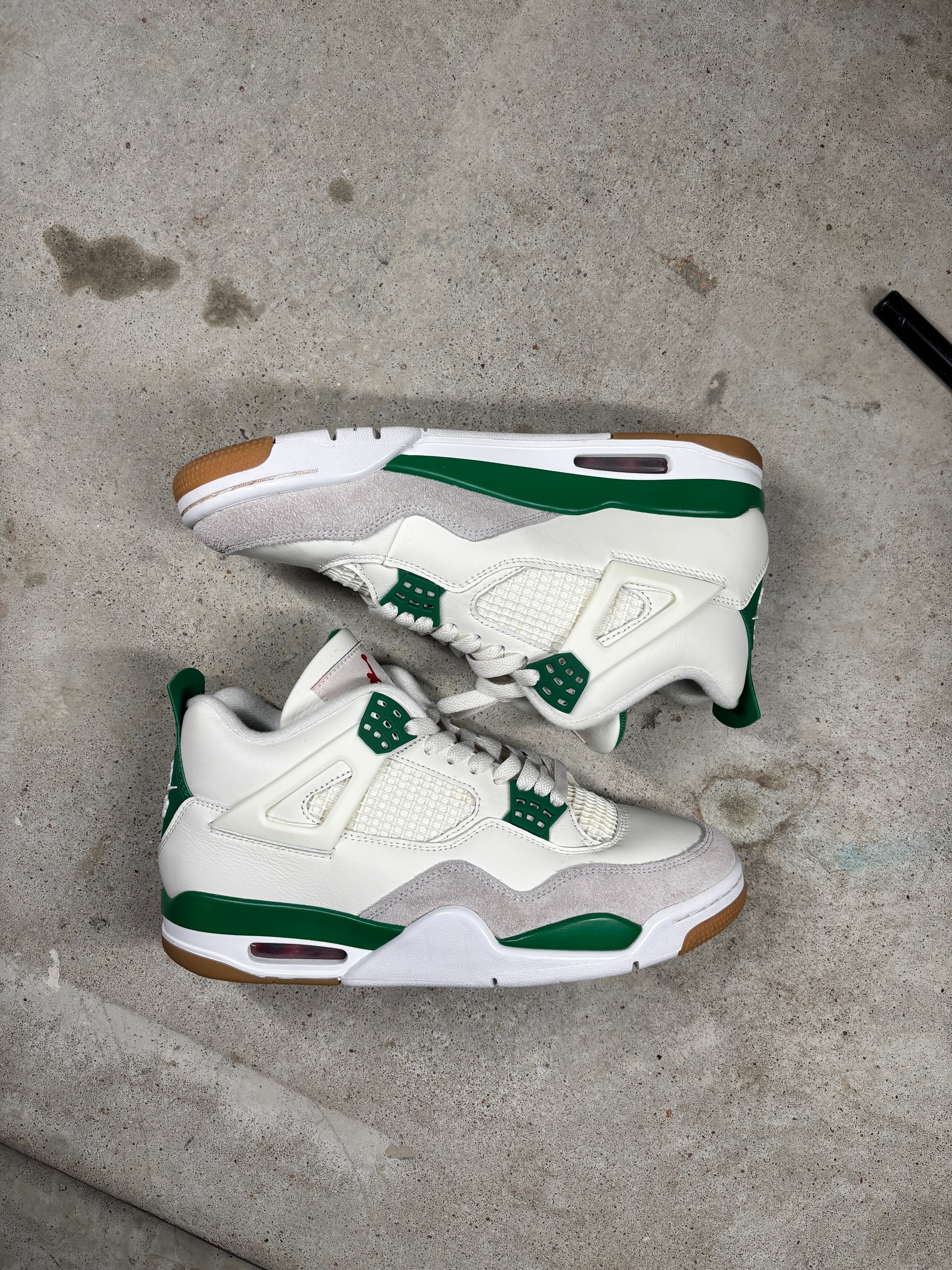 Jordan 4 SB "PINE GREEN"