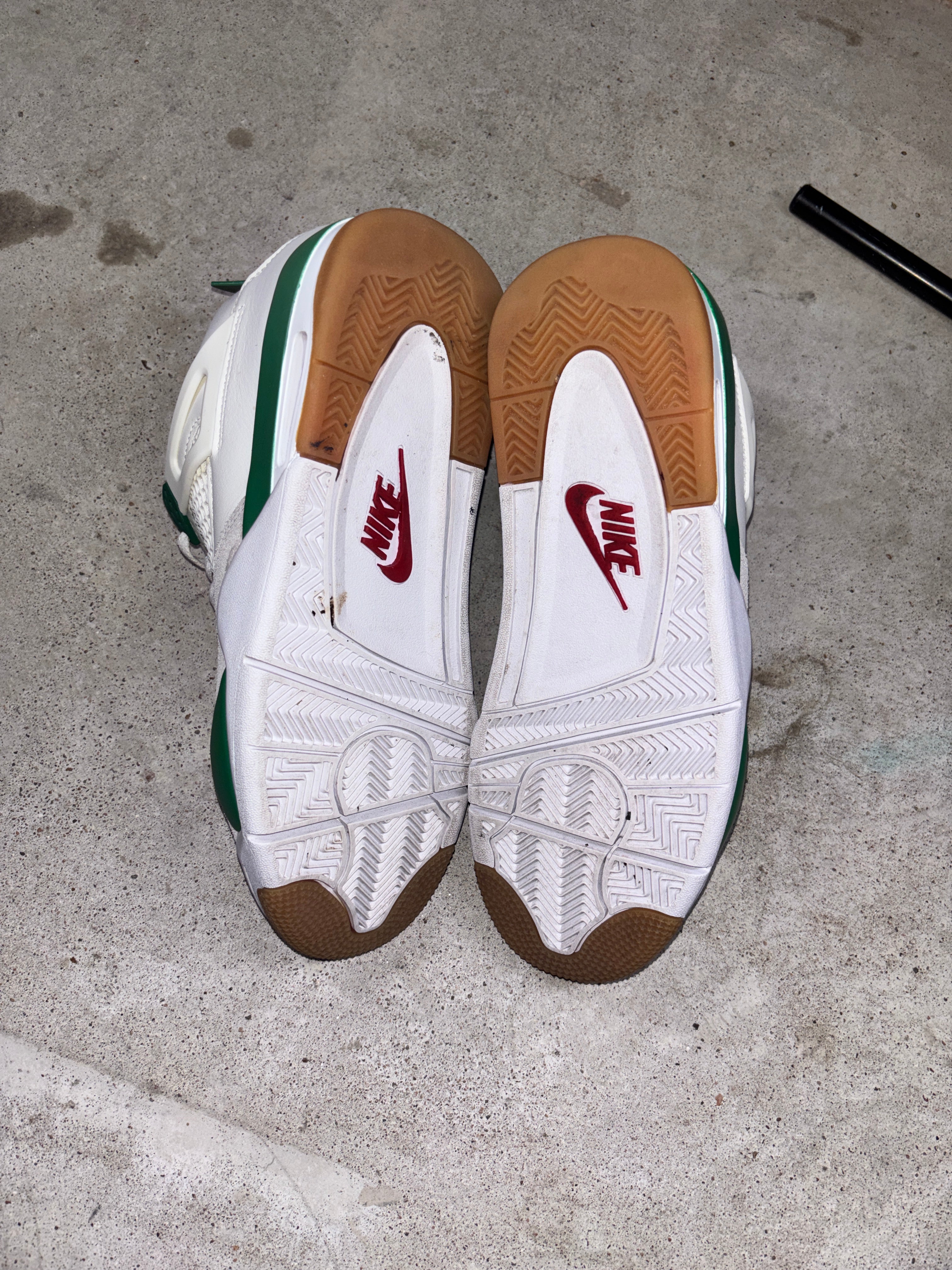 Jordan 4 SB "PINE GREEN"