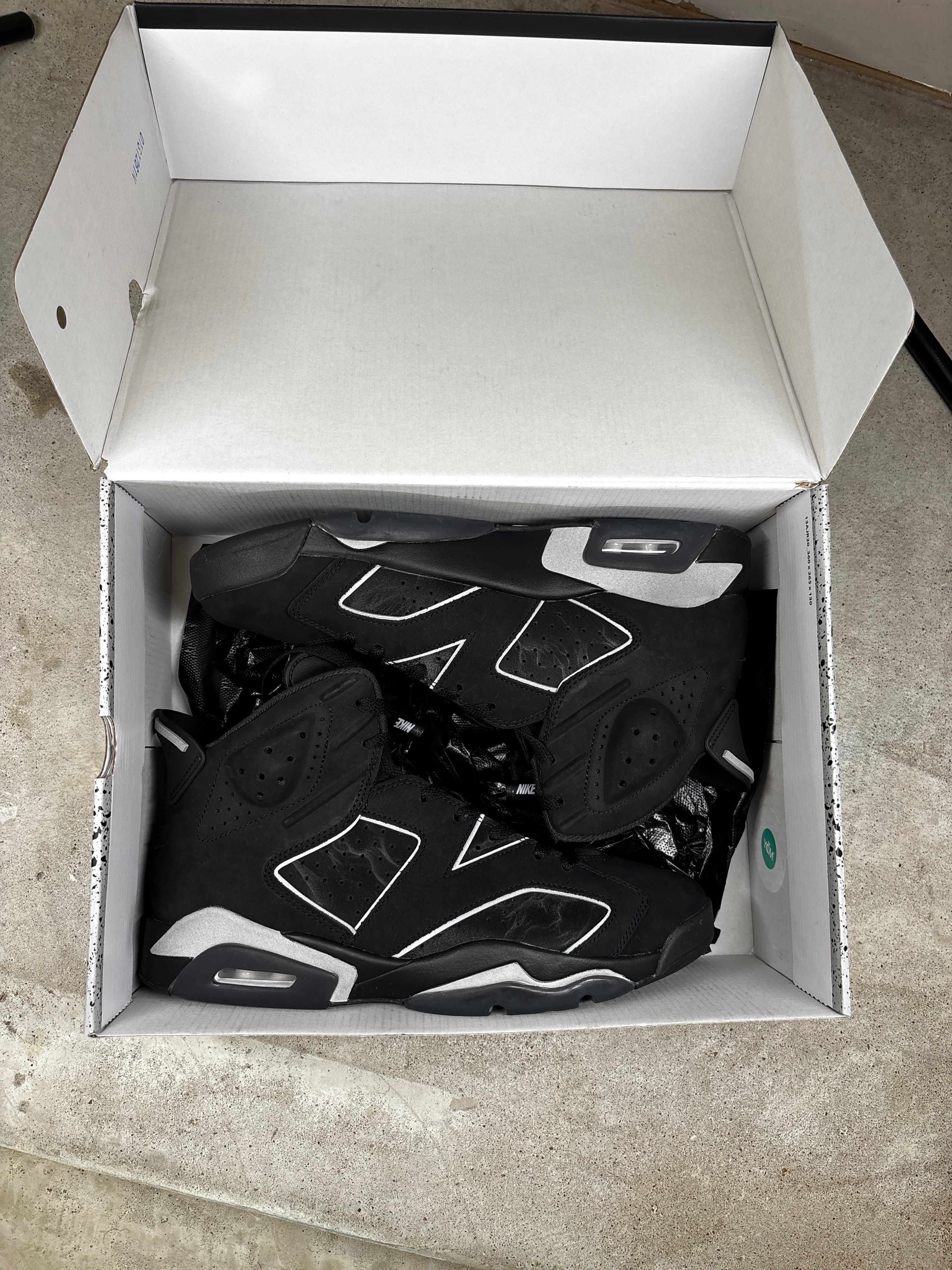 CAP & GOWN 6s SIZE 12